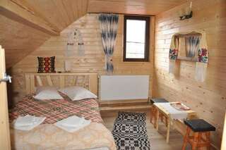 Фермерские дома Casa Utan Văleni Двухместный номер с 1 кроватью и собственной ванной комнатой-1