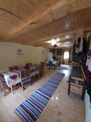 Фермерские дома Casa Utan Văleni Двухместный номер с 1 кроватью и собственной ванной комнатой вне номера-6